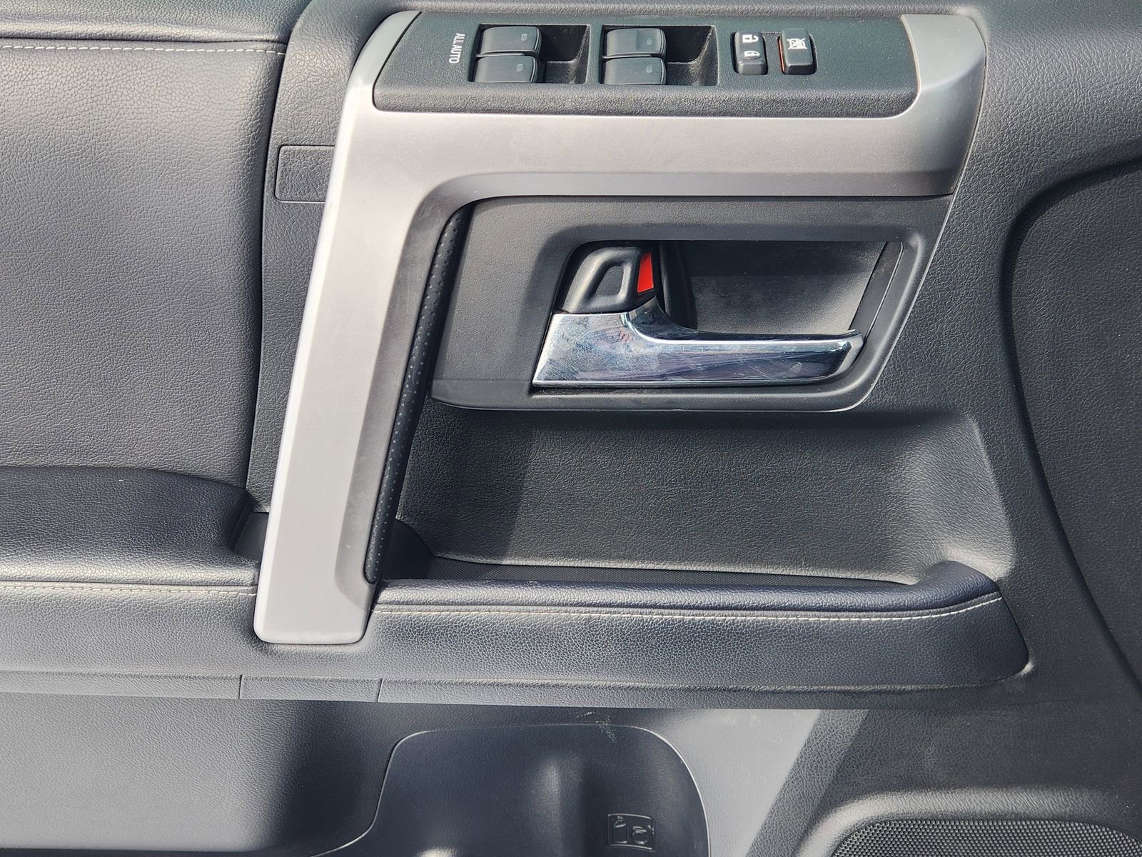 Used 2020 Toyota 4Runner SR5 Premium image 25