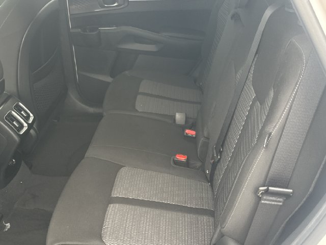 Certified 2025 Kia Sorento LX FWD image 17