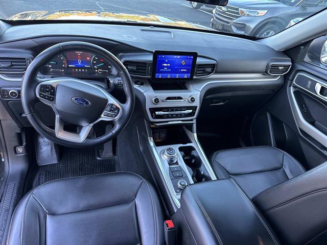 Used 2023 Ford Explorer XLT w/ Equipment Group 202A AWD/4WD image 33
