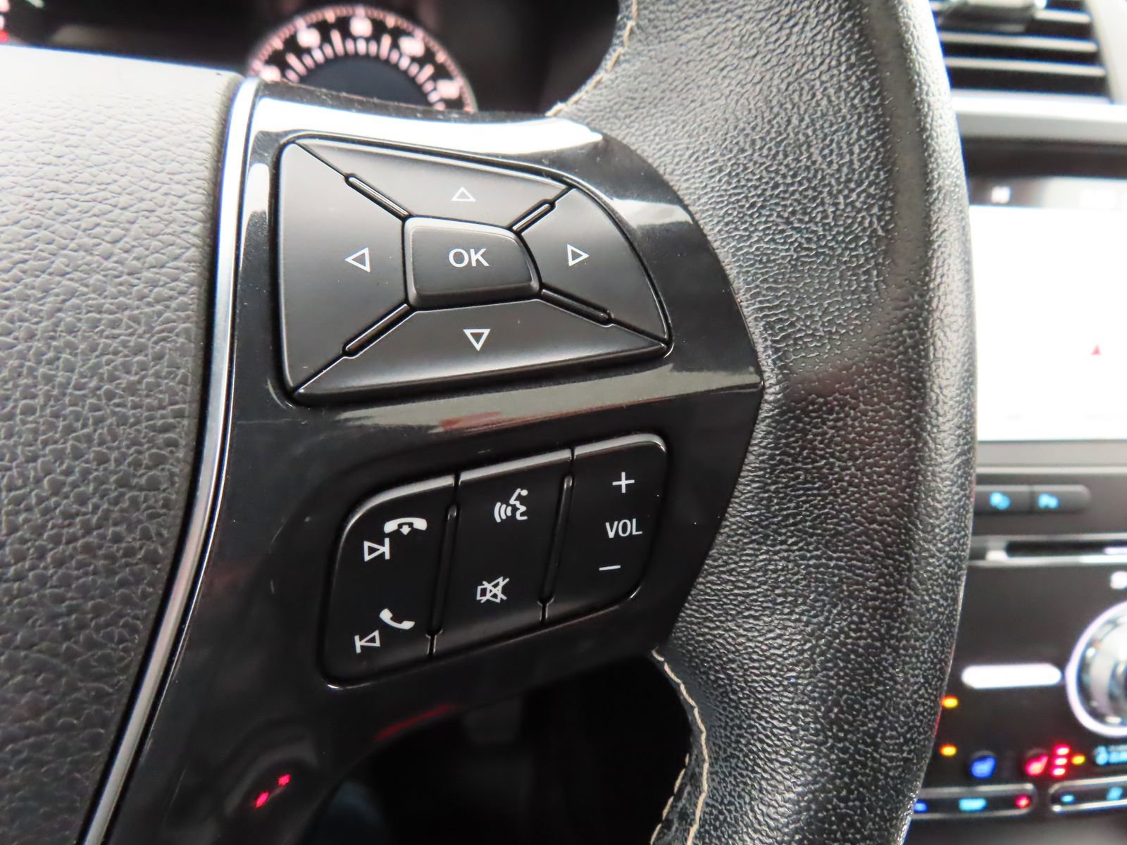 Used 2017 Ford Explorer Platinum image 20