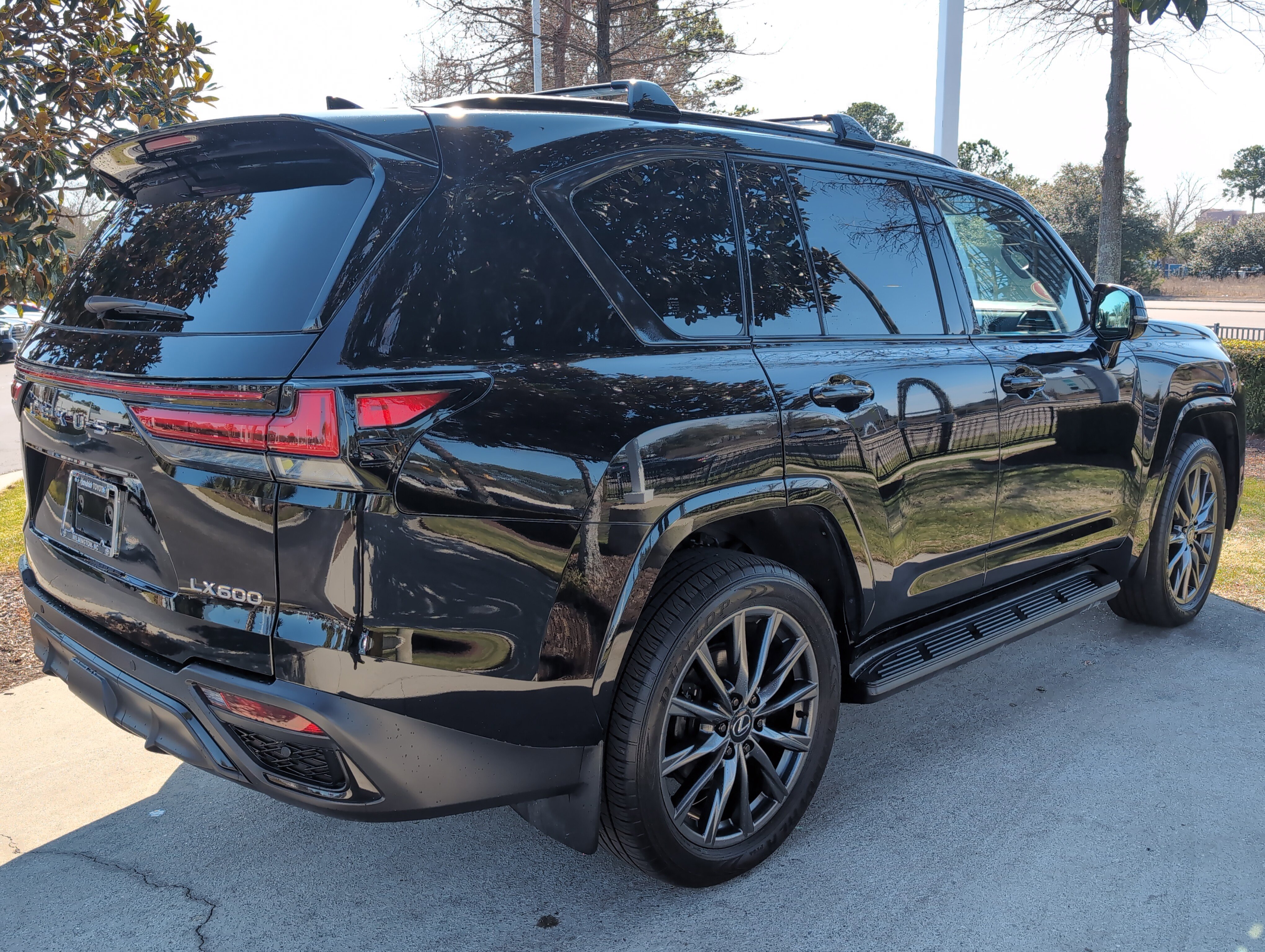 Used 2024 Lexus LX 600 F Sport image 10