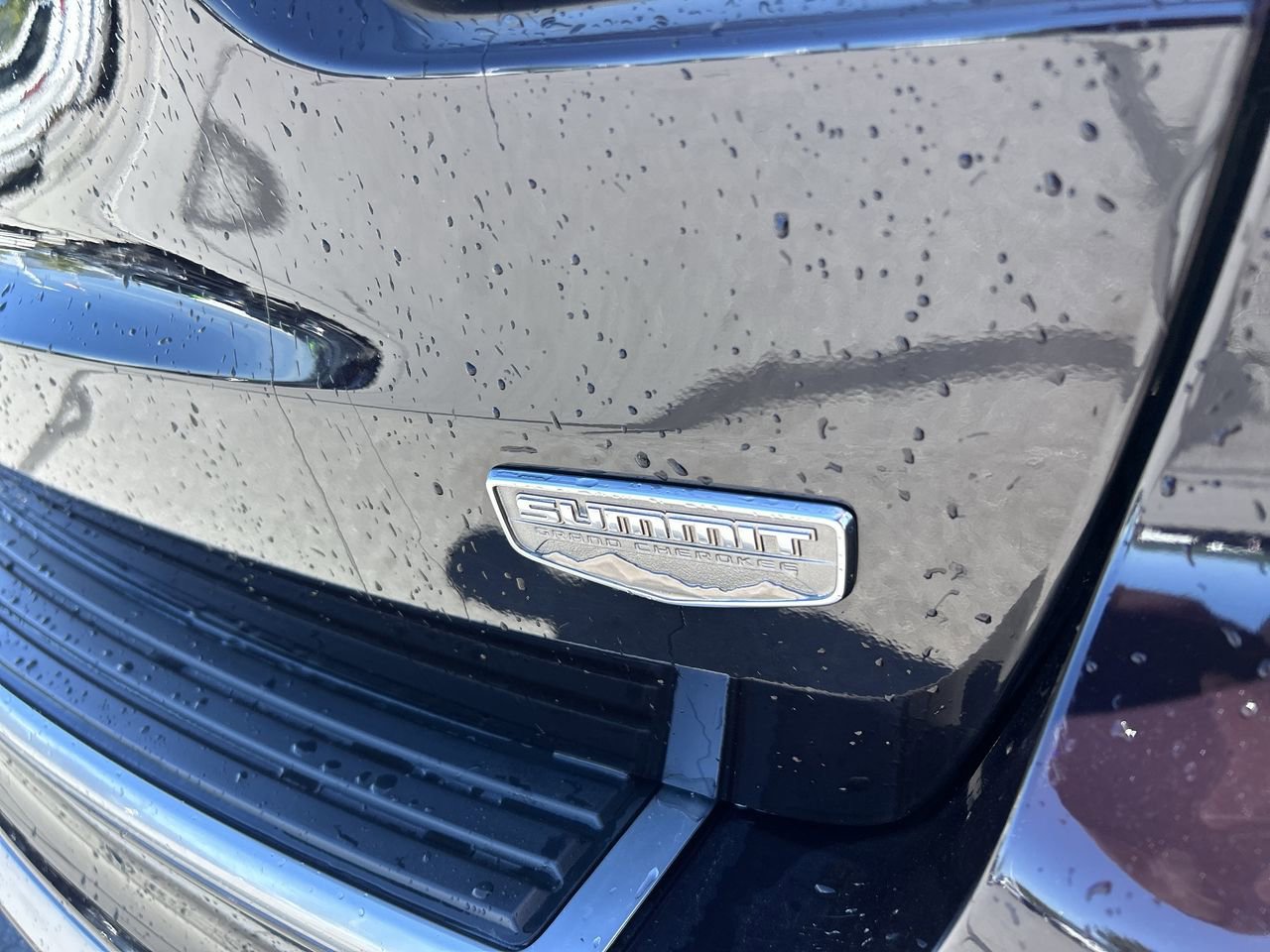 Used 2018 Jeep Grand Cherokee Summit AWD/4WD image 10