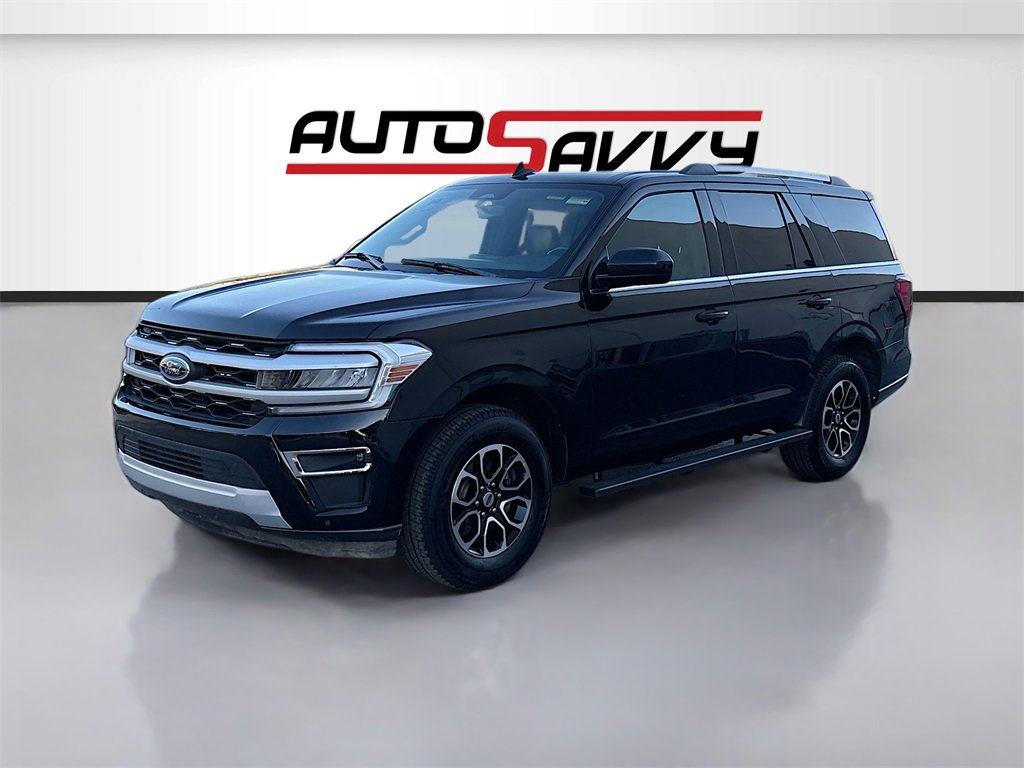 Used 2023 Ford Expedition Limited image 3