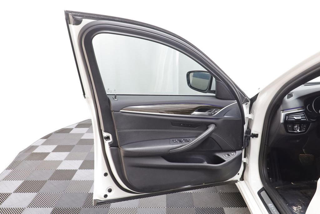 Used 2018 BMW 530e xDrive image 5