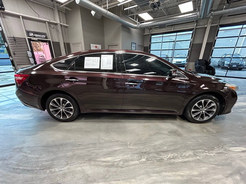 Used 2018 Toyota Avalon XLE image 28