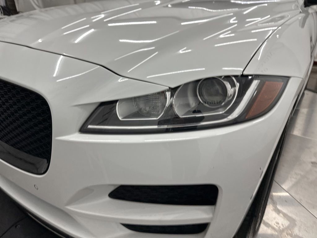 Used 2020 Jaguar F-PACE Premium image 29