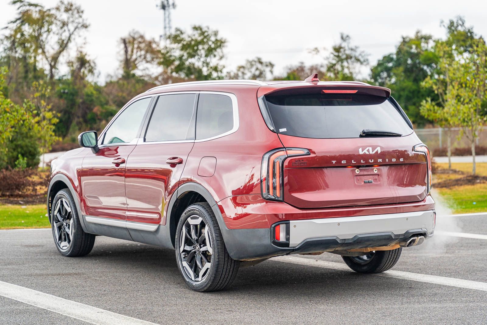 Used 2023 Kia Telluride EX w/ EX Captain's Chair Package image 5