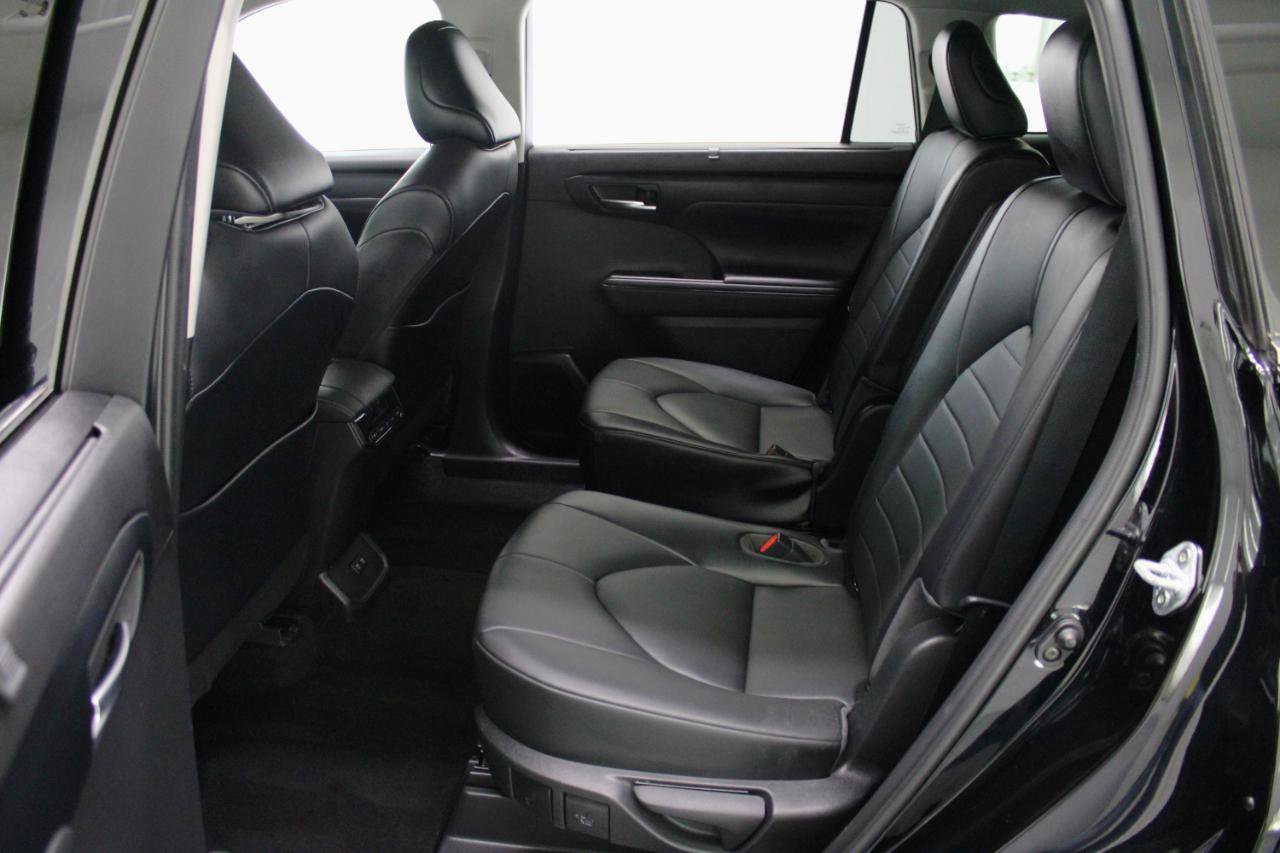 Used 2021 Toyota Highlander XLE image 33