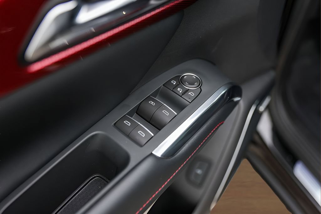 Used 2025 Chevrolet Traverse RS FWD image 21