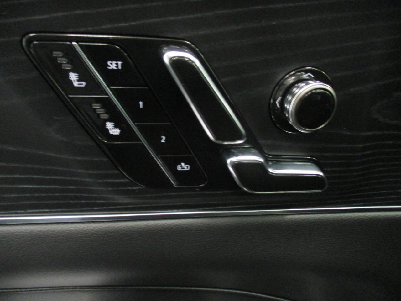 Used 2024 Cadillac Lyriq Sport image 17