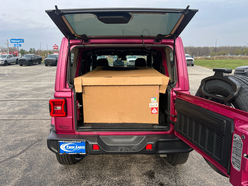 Used 2024 Jeep Wrangler Sahara w/ Dual Top Group image 15