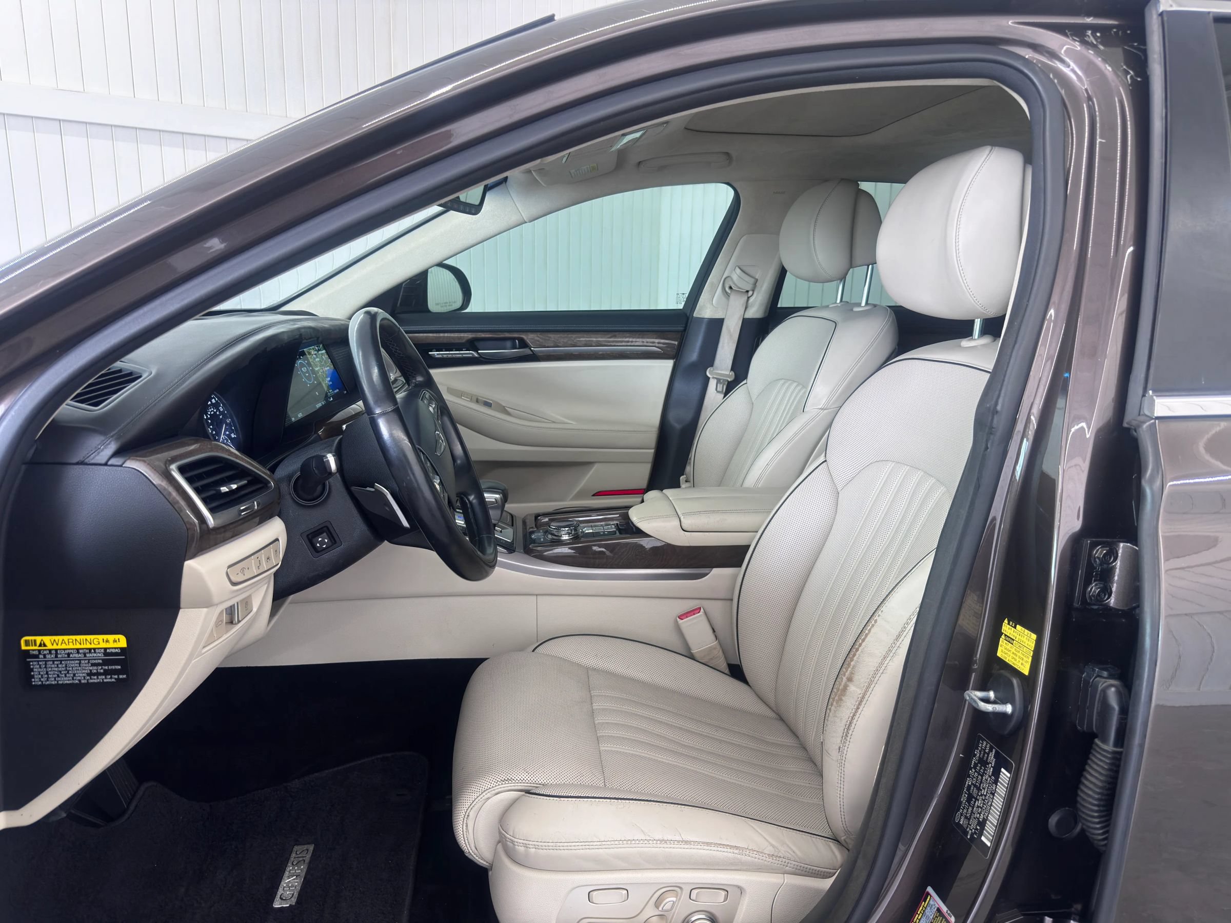 Used 2017 Genesis G90 3.3T Premium RWD image 9