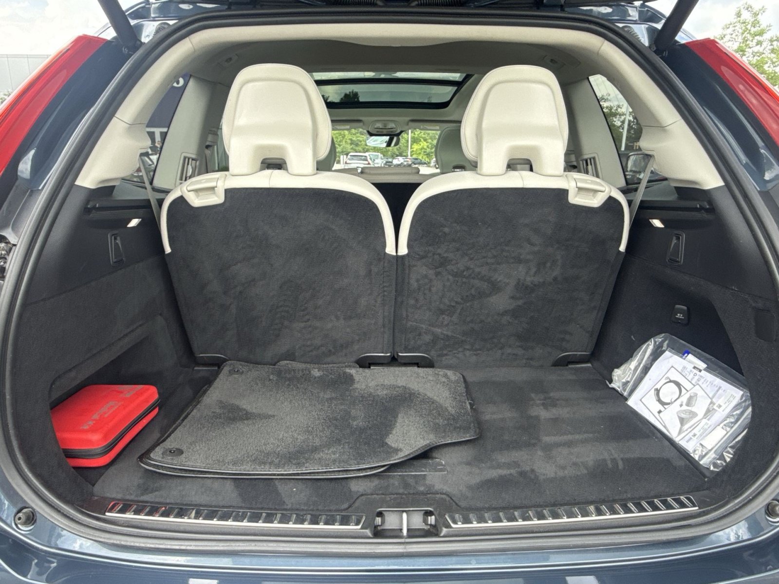 Used 2024 Volvo XC90 T8 Plus AWD/4WD image 27