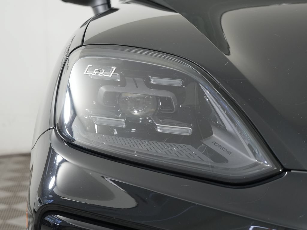 Certified 2024 Porsche Cayenne AWD/4WD image 11