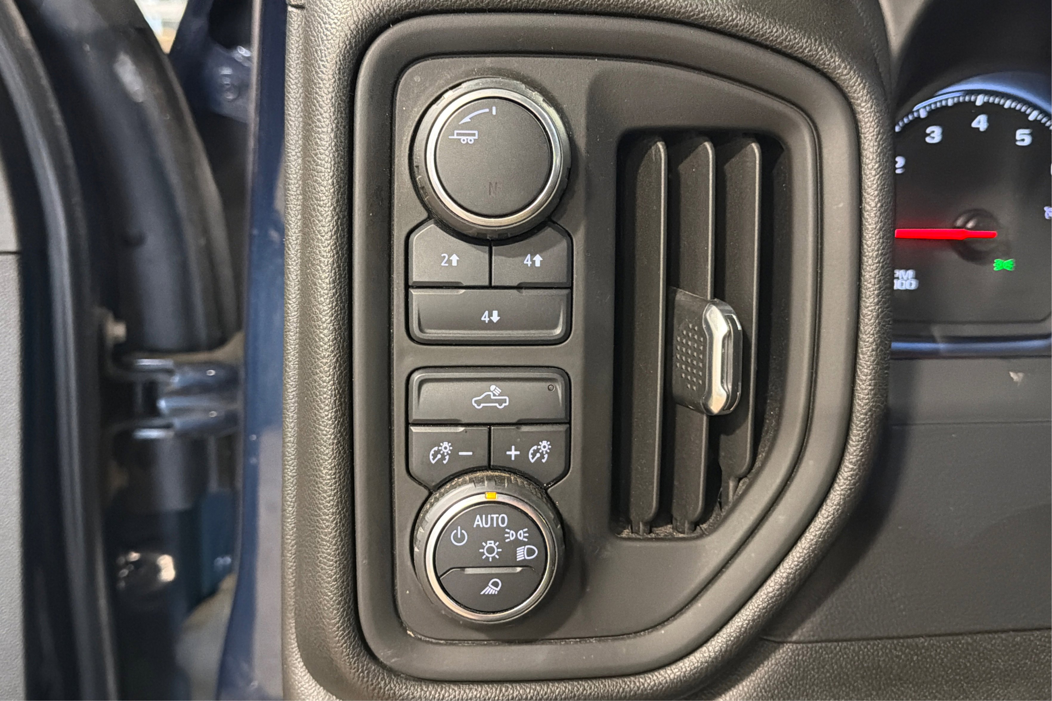 Used 2021 Chevrolet Silverado 2500 Custom w/ Custom Value Package AWD/4WD image 19
