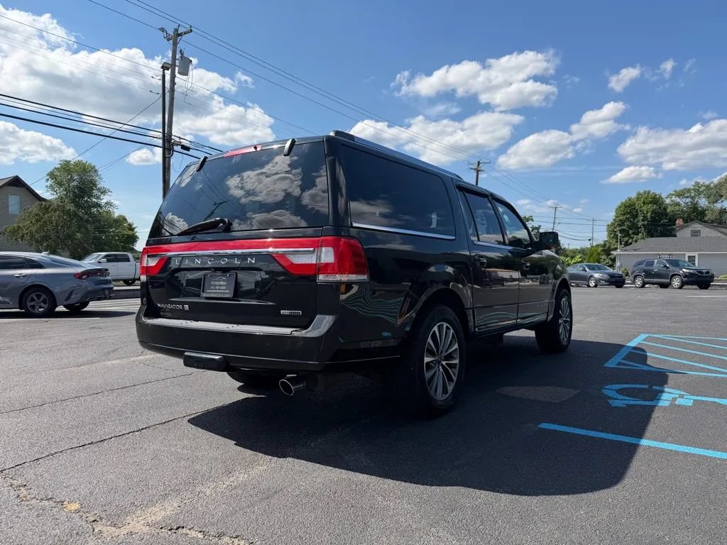 Used 2015 Lincoln Navigator L 4WD image 3