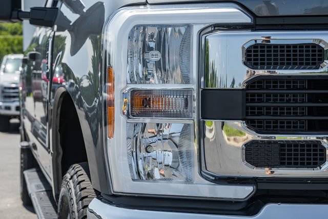 New 2026 Ford F250 XLT w/ FX4 Off-Road Package AWD/4WD image 16