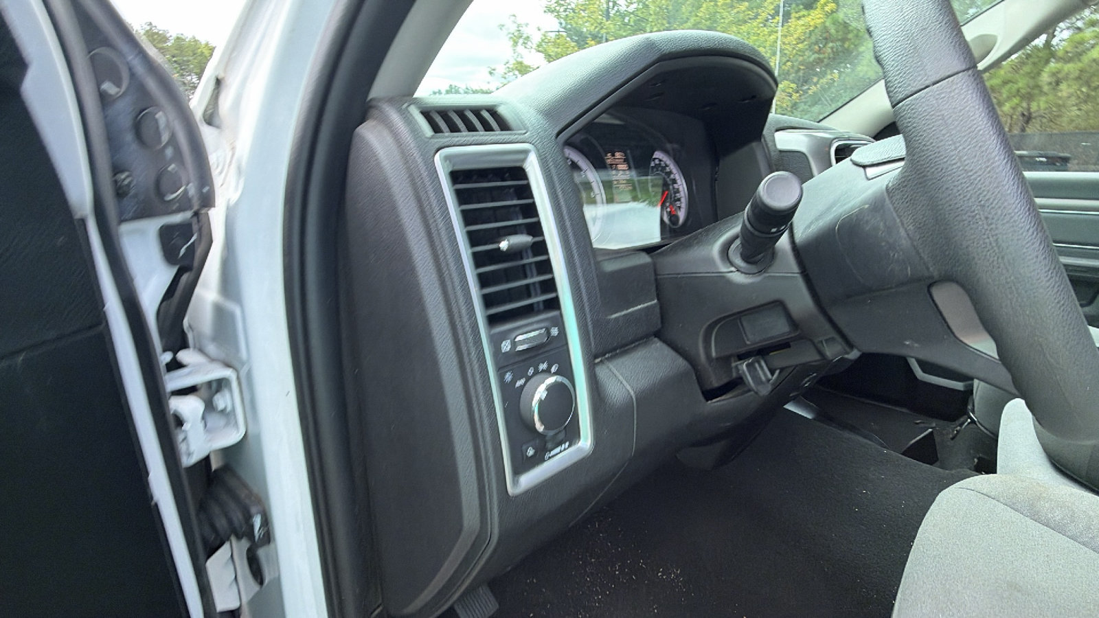 Used 2024 RAM 1500 Classic SLT AWD/4WD image 23