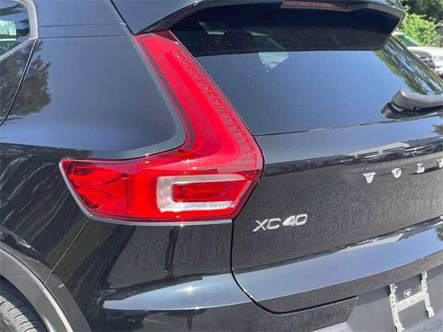 Used 2020 Volvo XC40 T5 Momentum w/ Protection Package Premier image 11