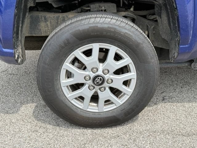 Used 2025 Toyota Tacoma SR5 AWD/4WD image 12