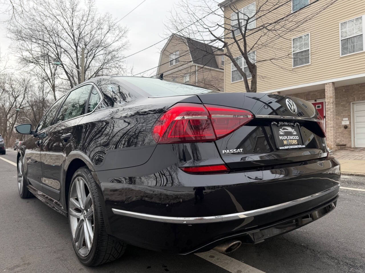Used 2017 Volkswagen Passat 1.8T R-Line FWD image 5