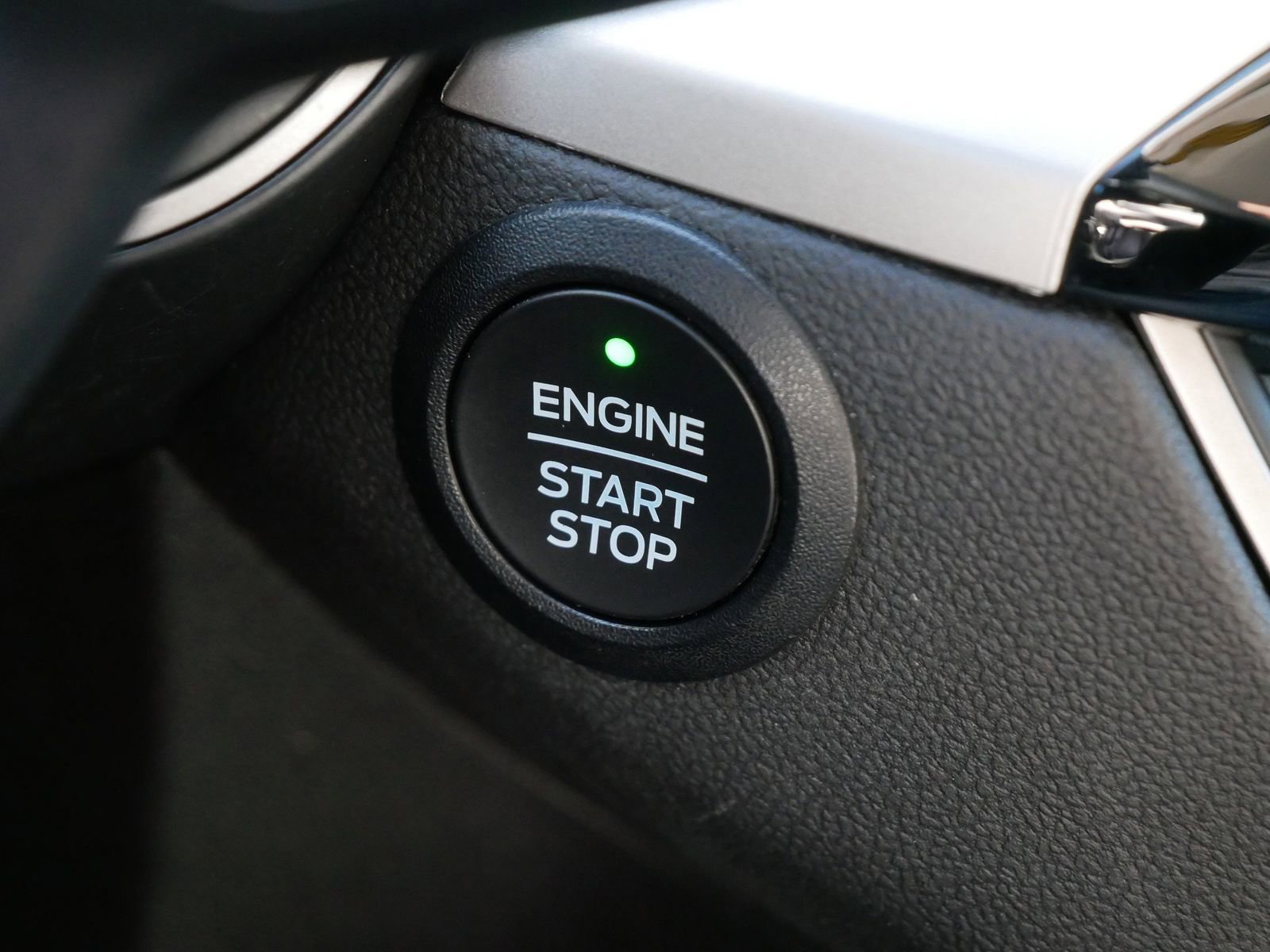 Used 2022 Ford Escape SE w/ Cold Weather Package FWD image 31