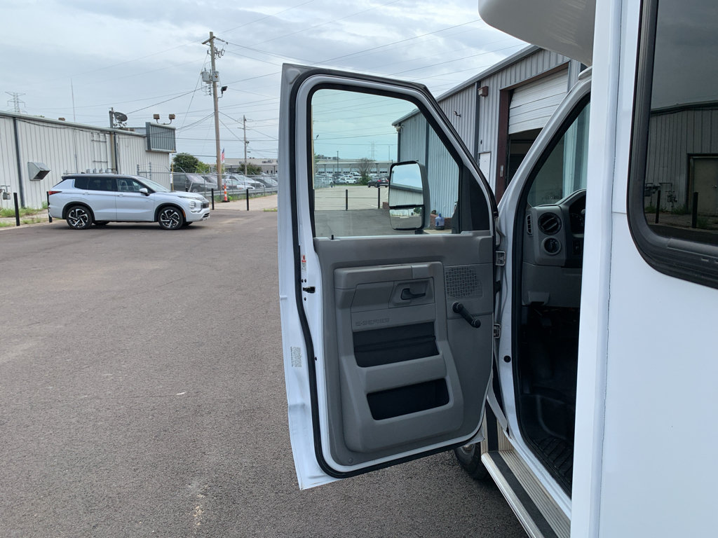Used 2010 Ford E-450 and Econoline 450 Super Duty RWD image 13