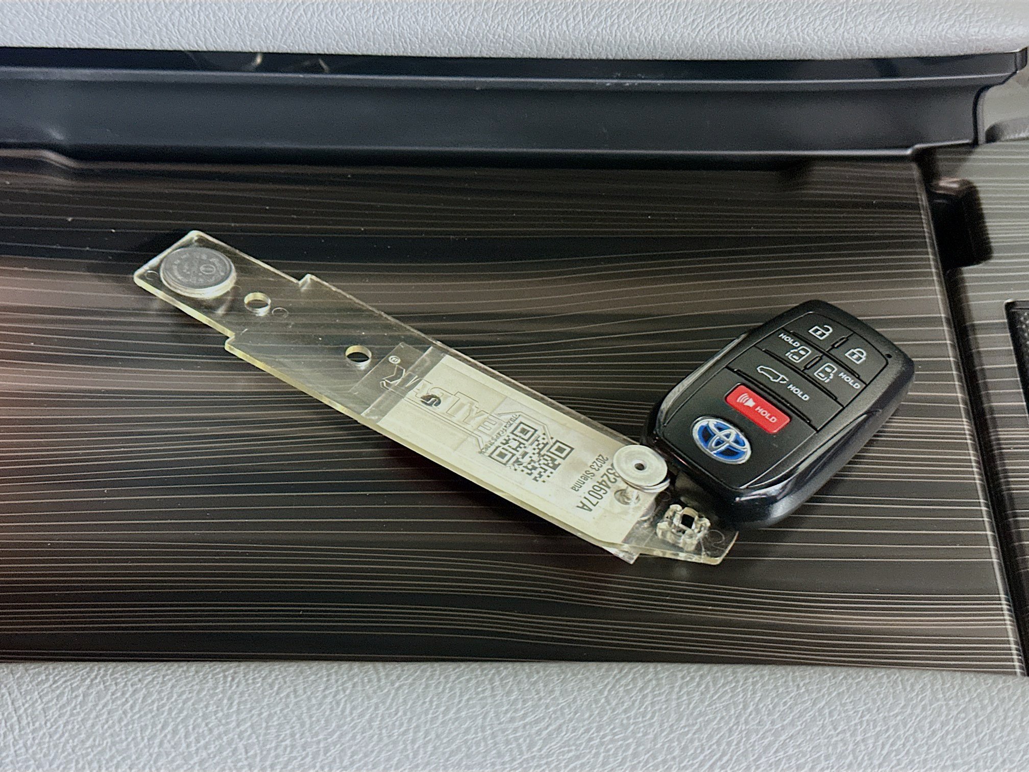 Used 2023 Toyota Sienna Limited FWD image 33