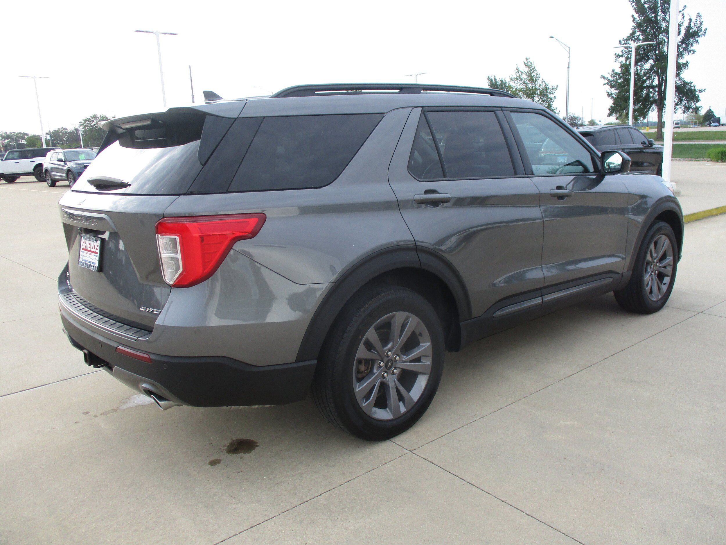 Used 2023 Ford Explorer XLT w/ Equipment Group 202A AWD/4WD image 8