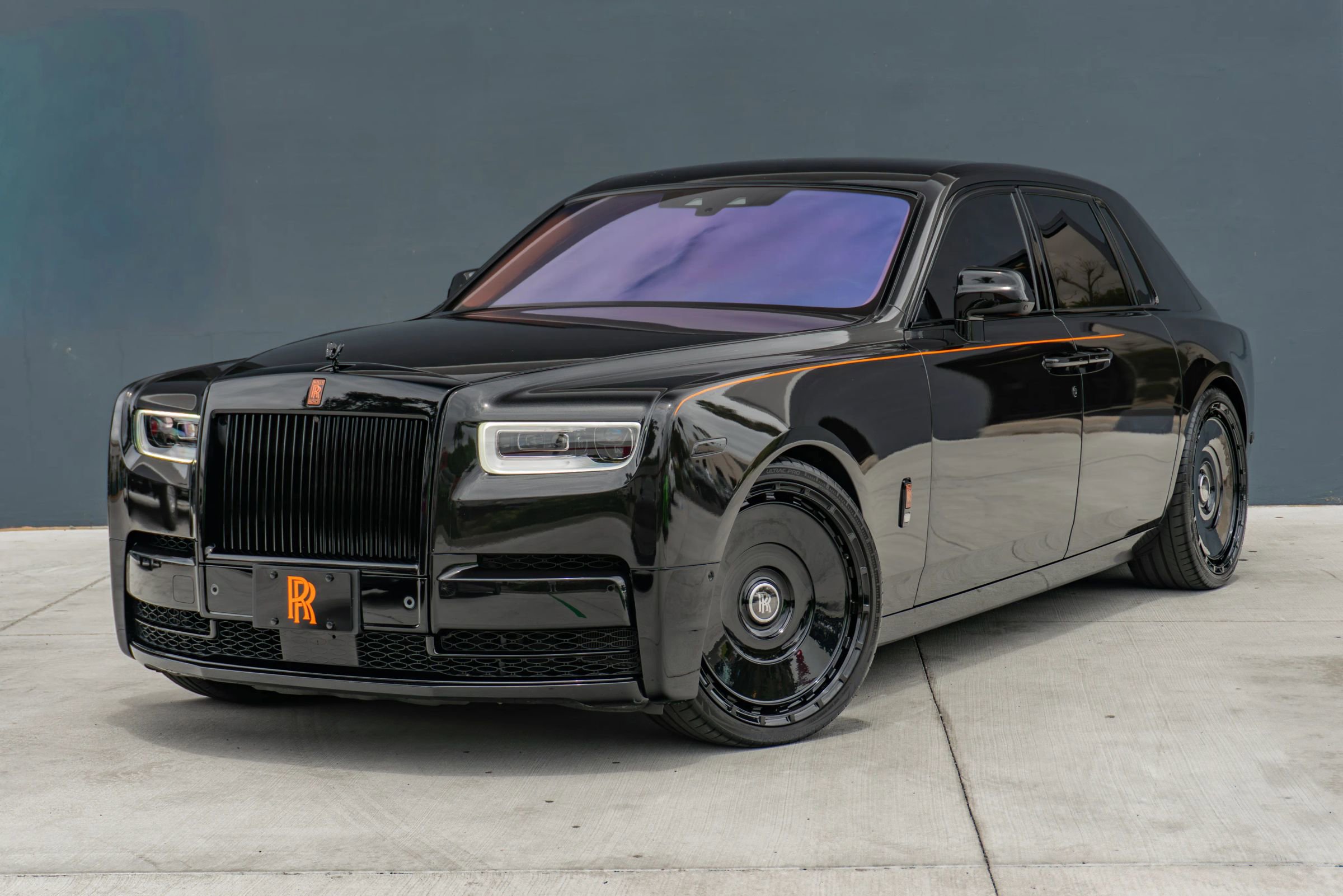 Used 2018 Rolls-Royce Phantom Sedan RWD image 3