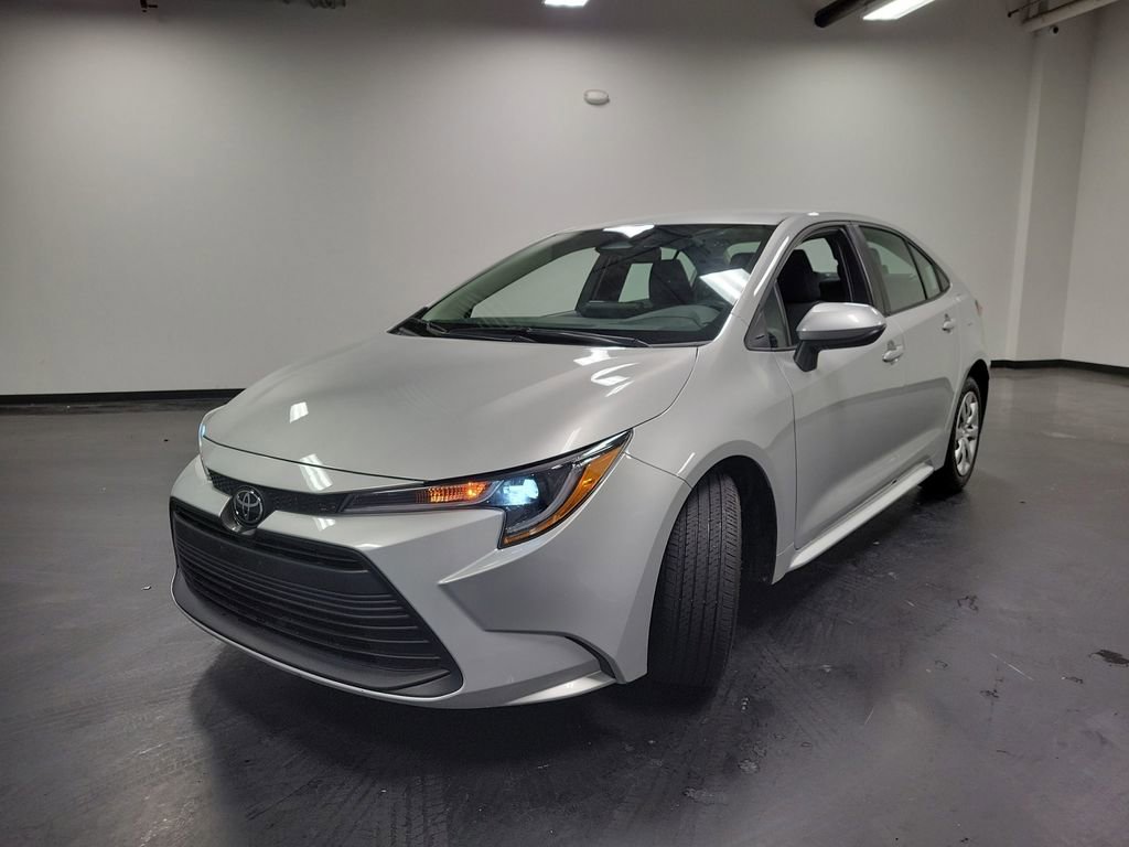 Used 2025 Toyota Corolla LE FWD image 4