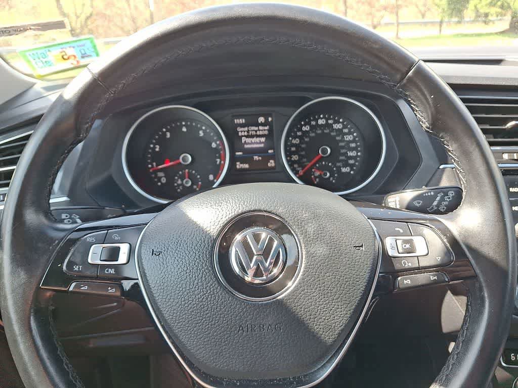 Used 2018 Volkswagen Tiguan SE w/ Panoramic Sunroof Package image 16