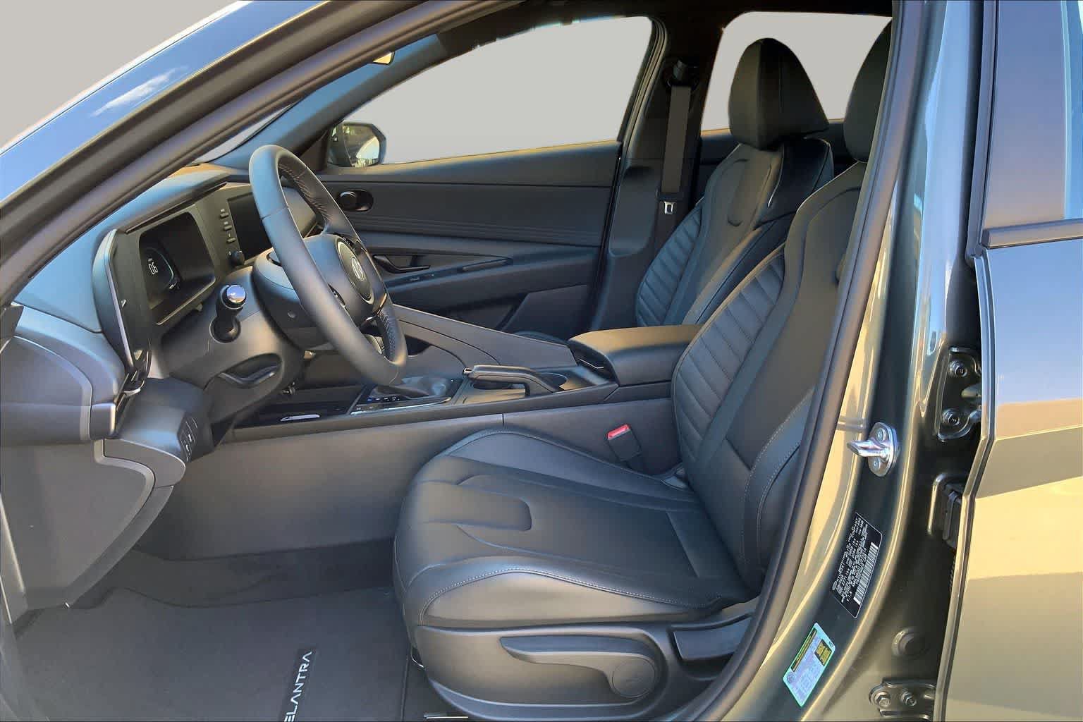 New 2026 Hyundai Elantra SEL Sport FWD image 6