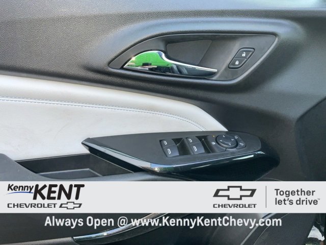 Certified 2025 Chevrolet Trax LT w/ LT Convenience Package image 20