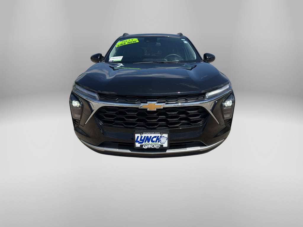Used 2025 Chevrolet Trax LT FWD image 7