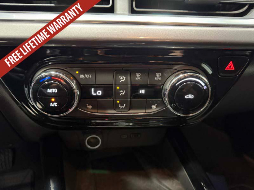Used 2025 Chevrolet Trax ACTIV w/ Sunroof Package FWD image 23
