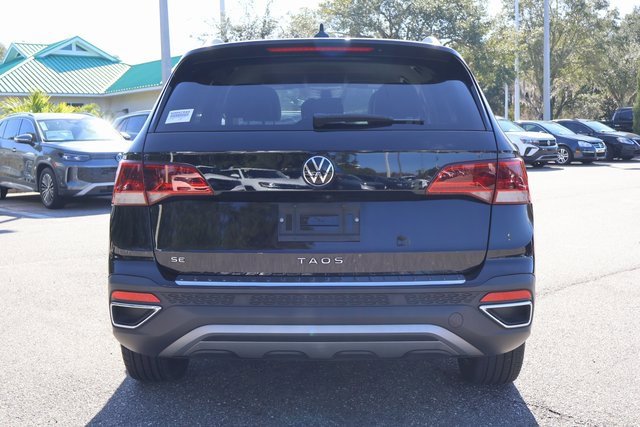 Certified 2023 Volkswagen Taos SE w/ Black Wheel Package image 6