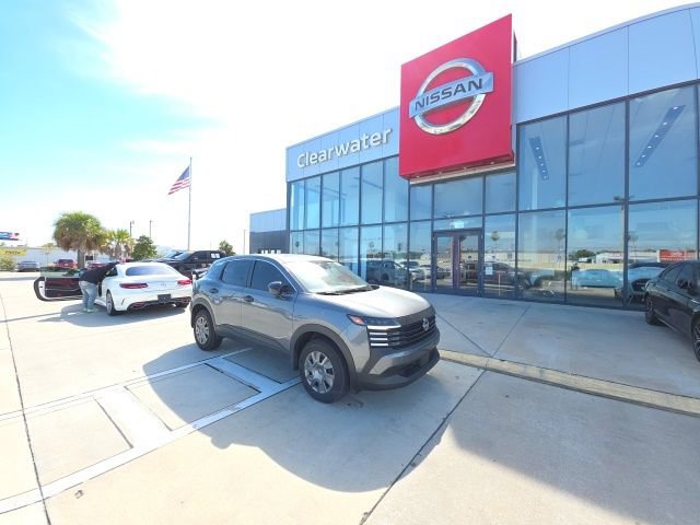 Used 2025 Nissan Kicks S image 1