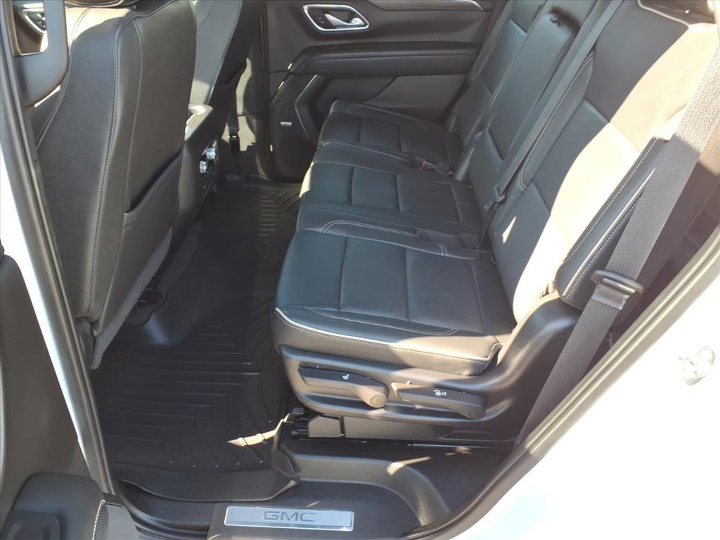 Used 2022 GMC Yukon SLT w/ SLT Premium Package image 12