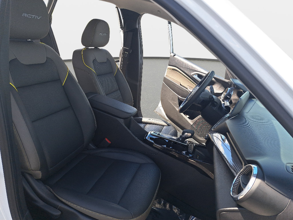 Used 2025 Chevrolet Trax ACTIV w/ Sunroof Package FWD image 11