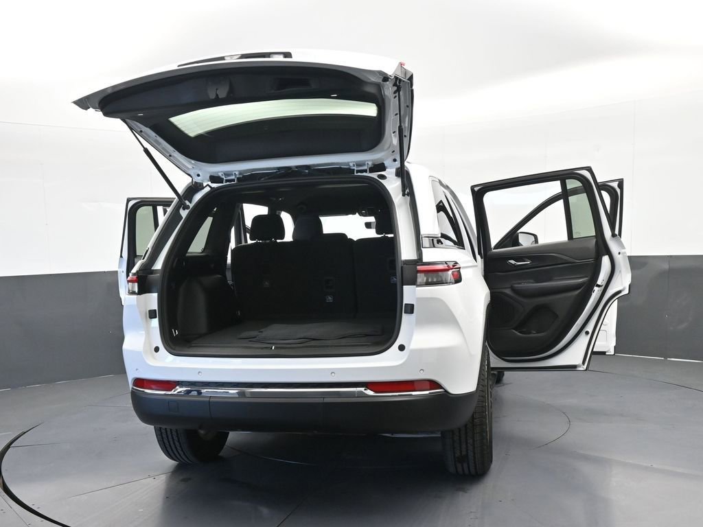 Used 2025 Jeep Grand Cherokee Laredo image 46