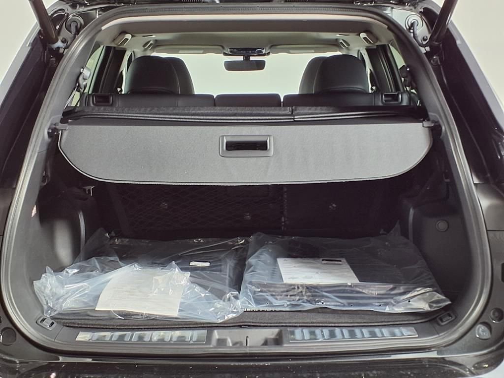 Used 2025 Mitsubishi Outlander SE image 13