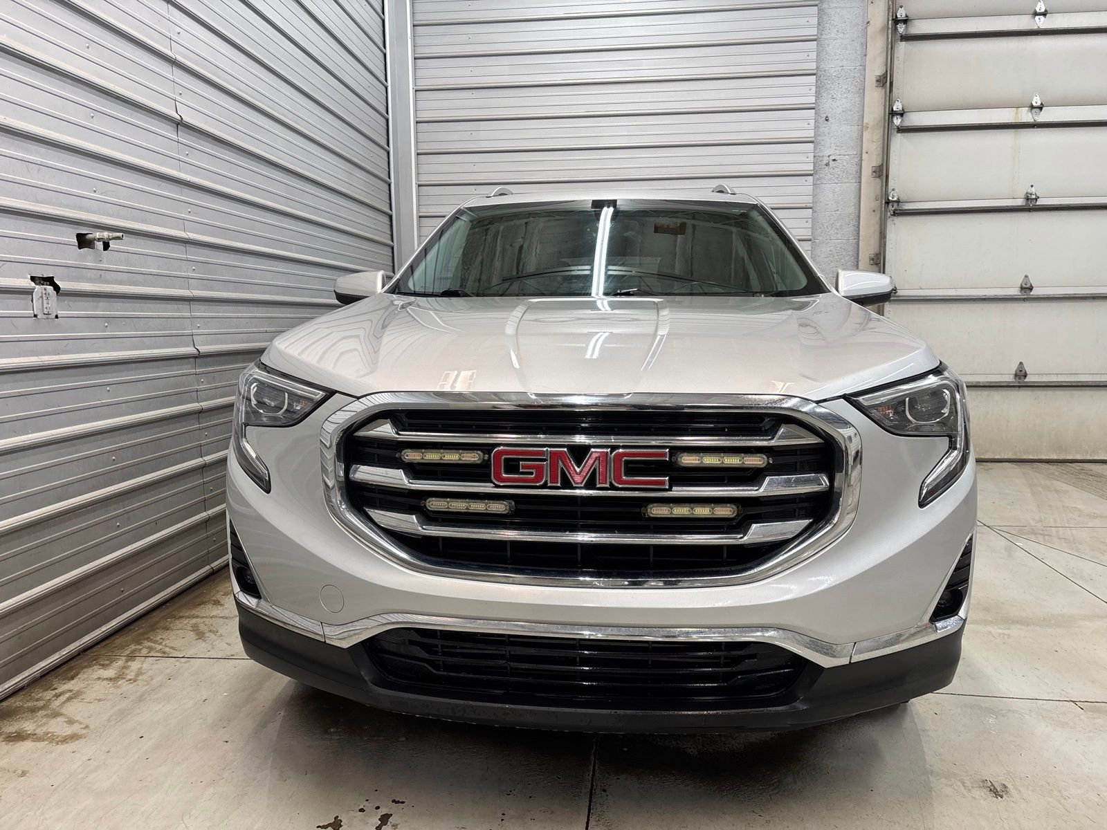 Used 2019 GMC Terrain SLT image 2