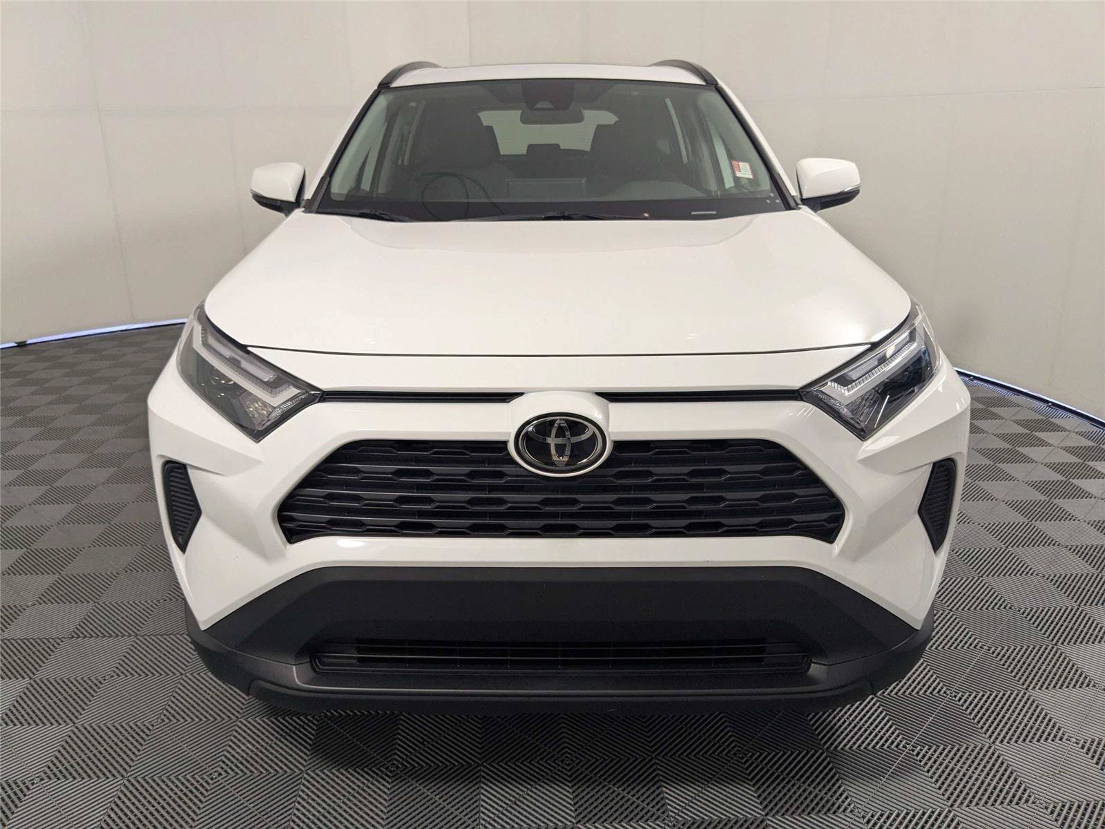 Used 2023 Toyota RAV4 XLE w/ Convenience Package FWD image 3