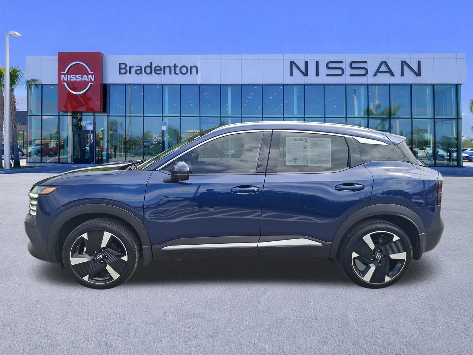 Certified 2025 Nissan Kicks SR FWD image 8