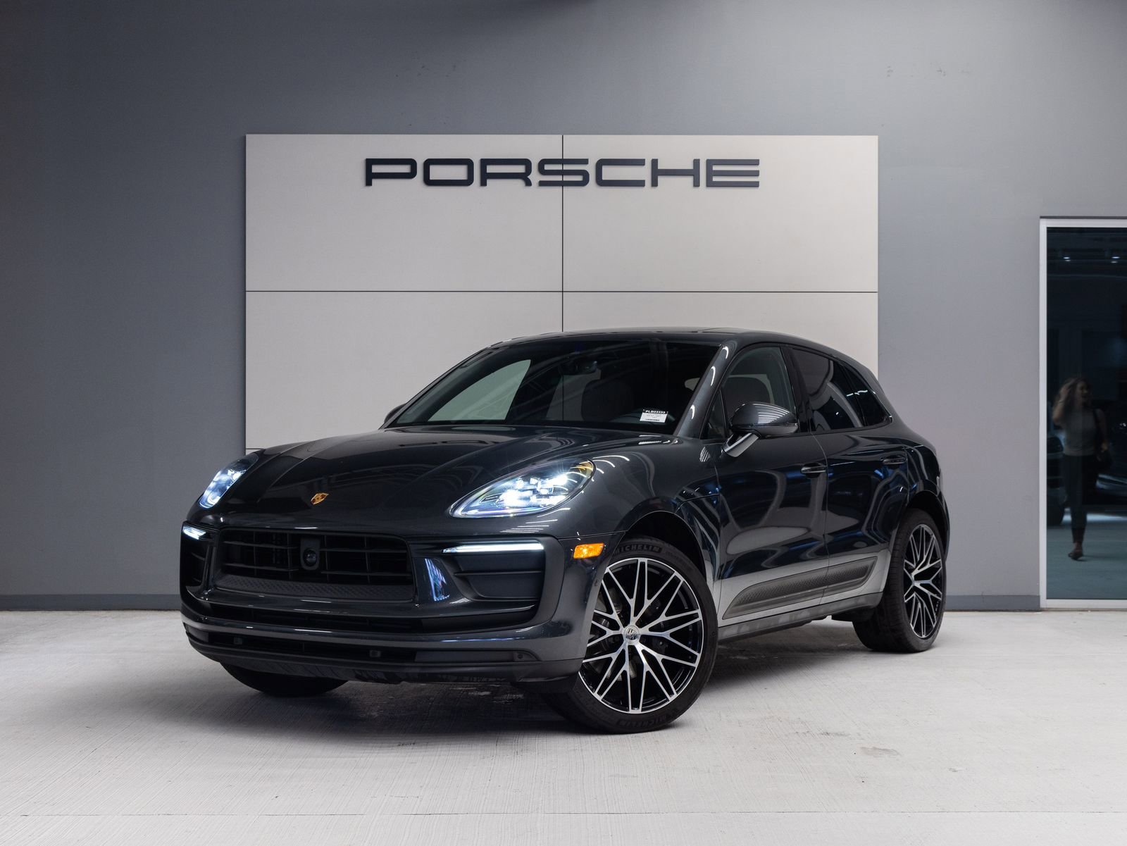 Certified 2023 Porsche Macan AWD/4WD image 1