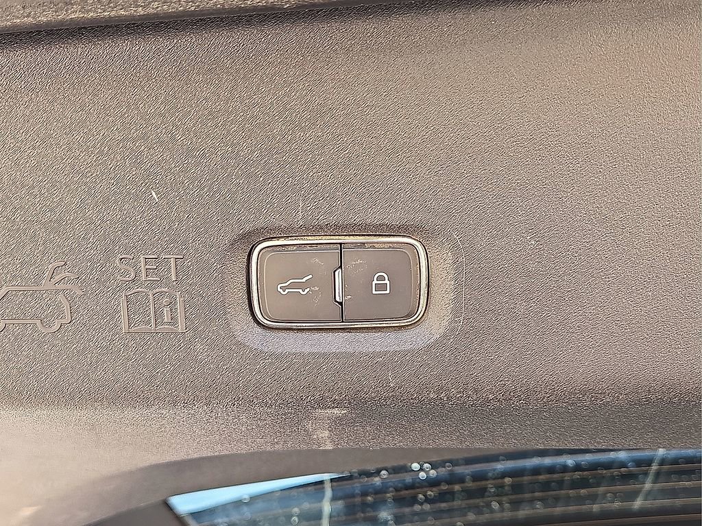 Used 2025 Lincoln Navigator Reserve image 13