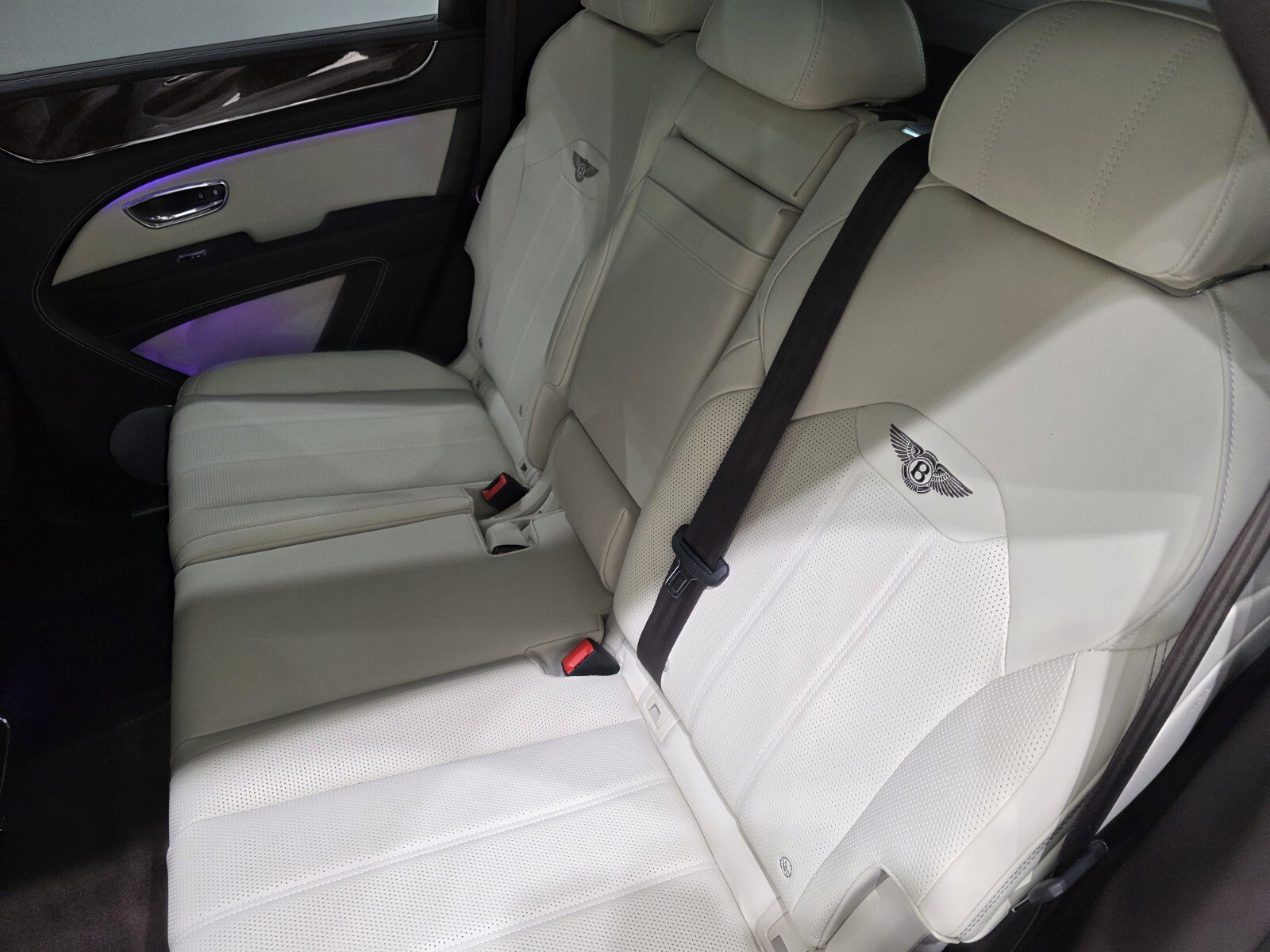 Used 2023 Bentley Bentayga image 13