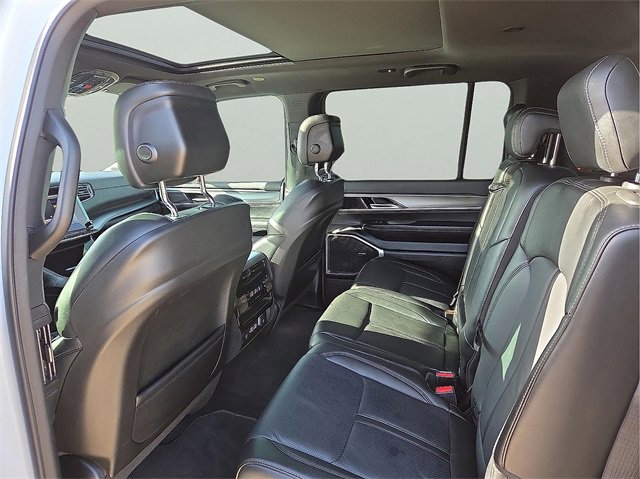 Used 2023 Jeep Wagoneer Series II image 10