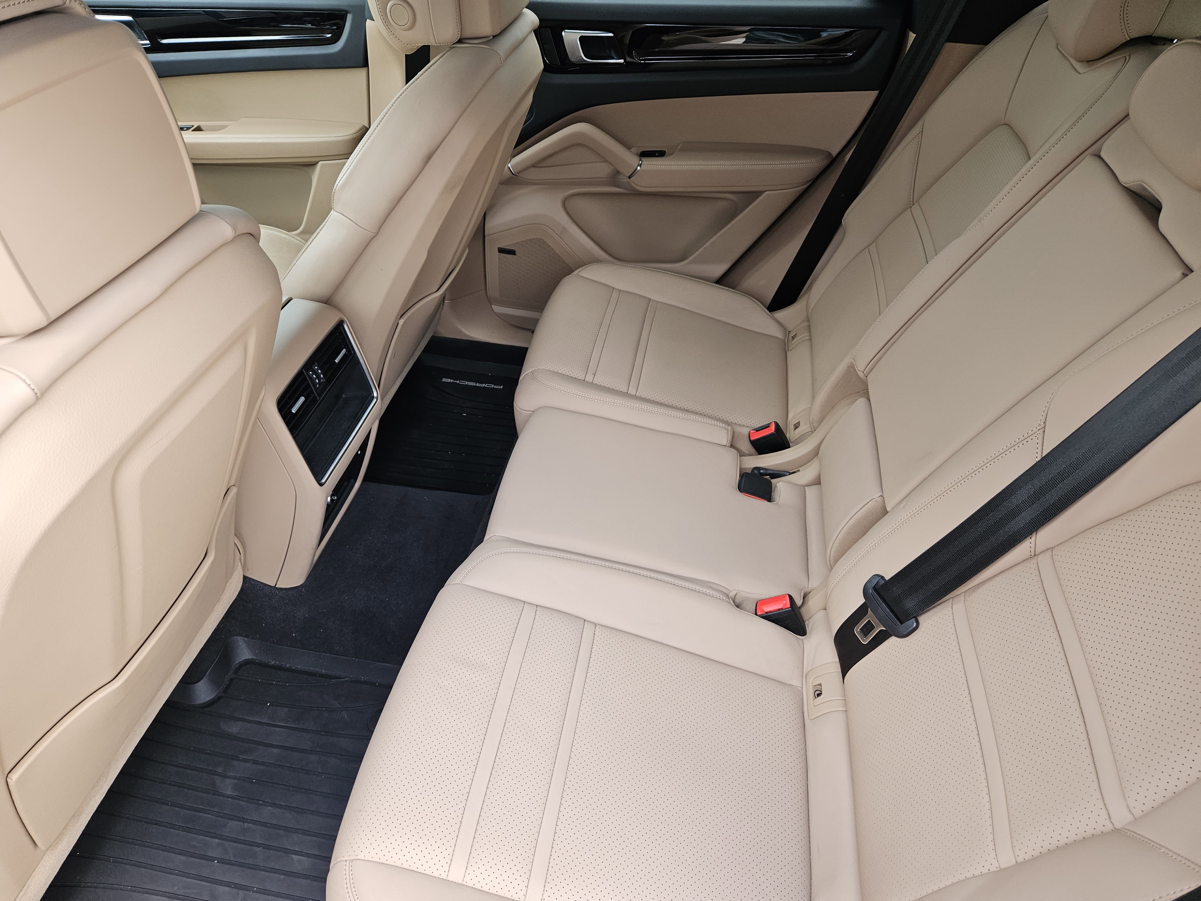 Certified 2023 Porsche Cayenne image 28